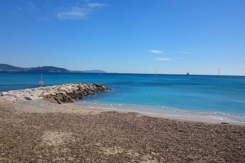 T3 Sur La Plage Vue Feerique Mer,Wifi, Parking Inclus , Clim La Ciotat Eksteriør billede